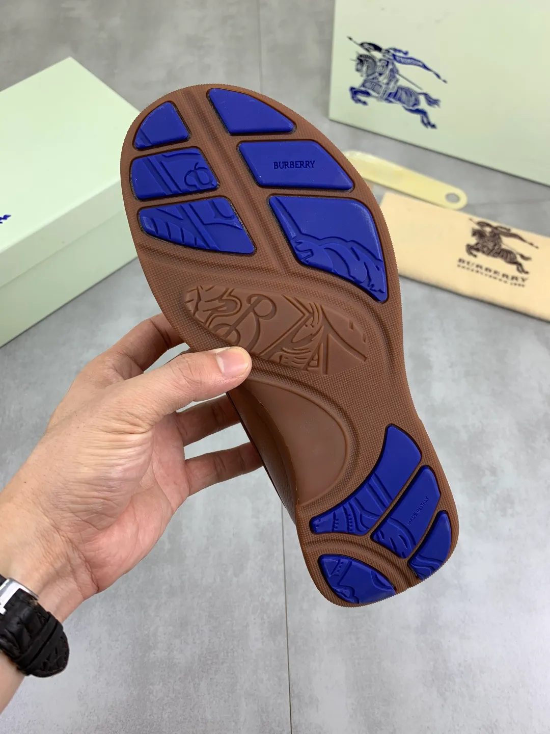Men's Men's Shoes 💰P700 💰【New Style】Top Version 🆘【Burberry】New Burberry Slippers Launched, Perfect Workmanship! 🔥Perfect shape and top quality🙈Non-slip and wear-resistant high-end rubber outsole👣Versatile and comfortable shoes, standard size: 39-45 (customized 38-46) 2️⃣colors available Top-quality packaging